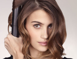 Glatte Haare wirken elegant – 5 Tipps für den Sleek-Look